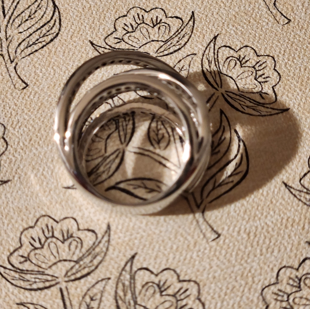 Ring ** - Picture 8 of 9